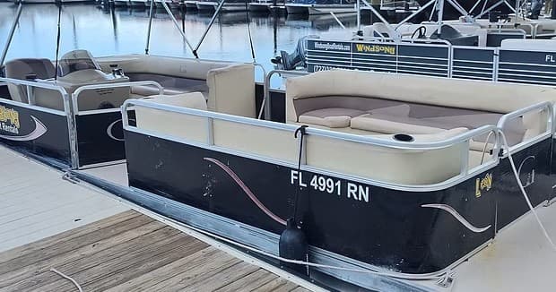 12 Passenger Pontoon Boat Rental