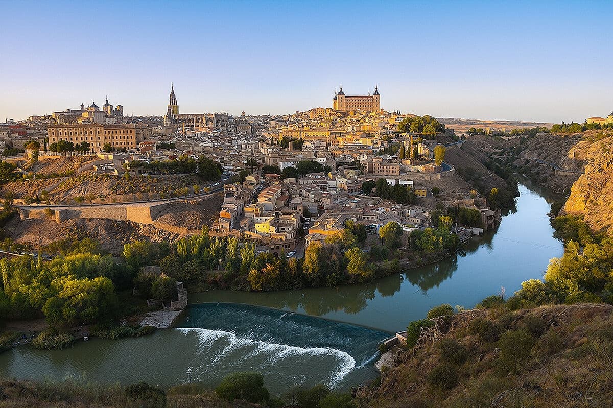 PRIVADO: TOLEDO CIUDAD 3 CULTURAS CON CATA DE VINO Y  ALMUERZO