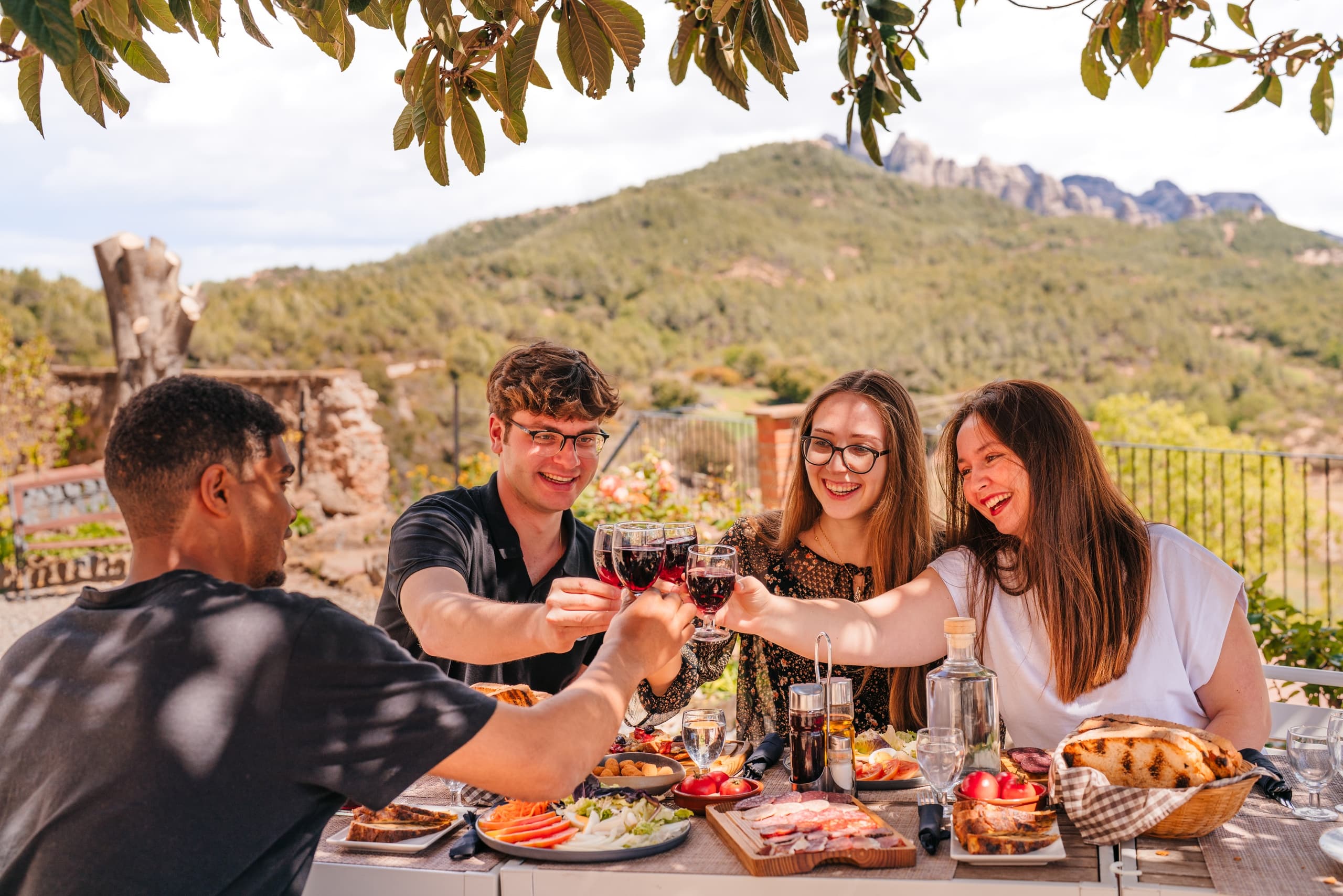 Montserrat & Lunch at Farmhouse