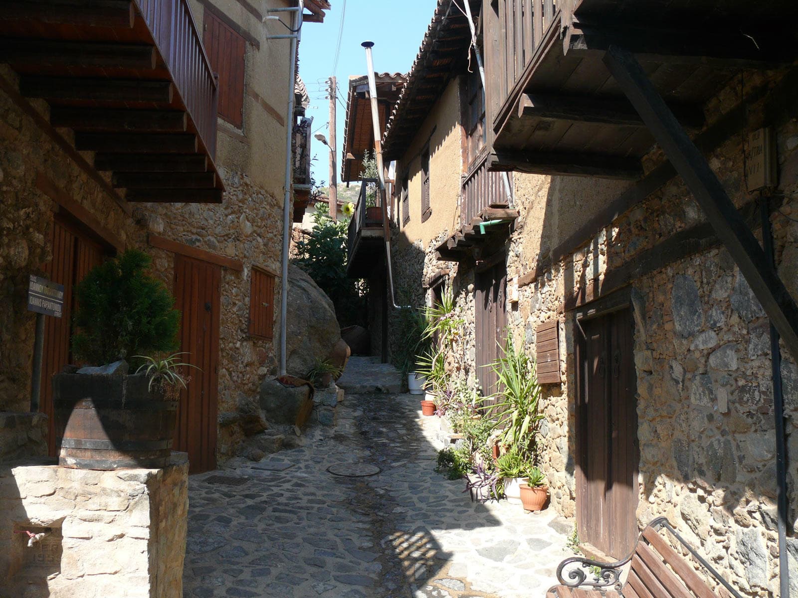 Walk on Artemis and around old Kakopetria (8h)
