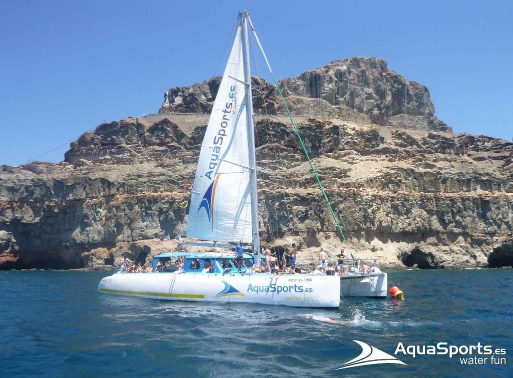 Crucero a bordo del catamarán Magic Tres desde Puerto Rico