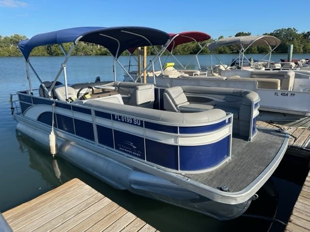 #34 2022 Bennington Pontoon seats 12