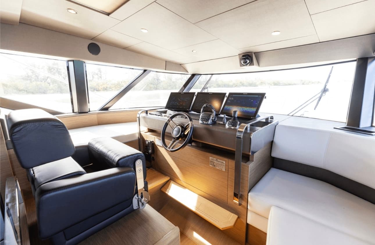 12 hour Yacht Captain