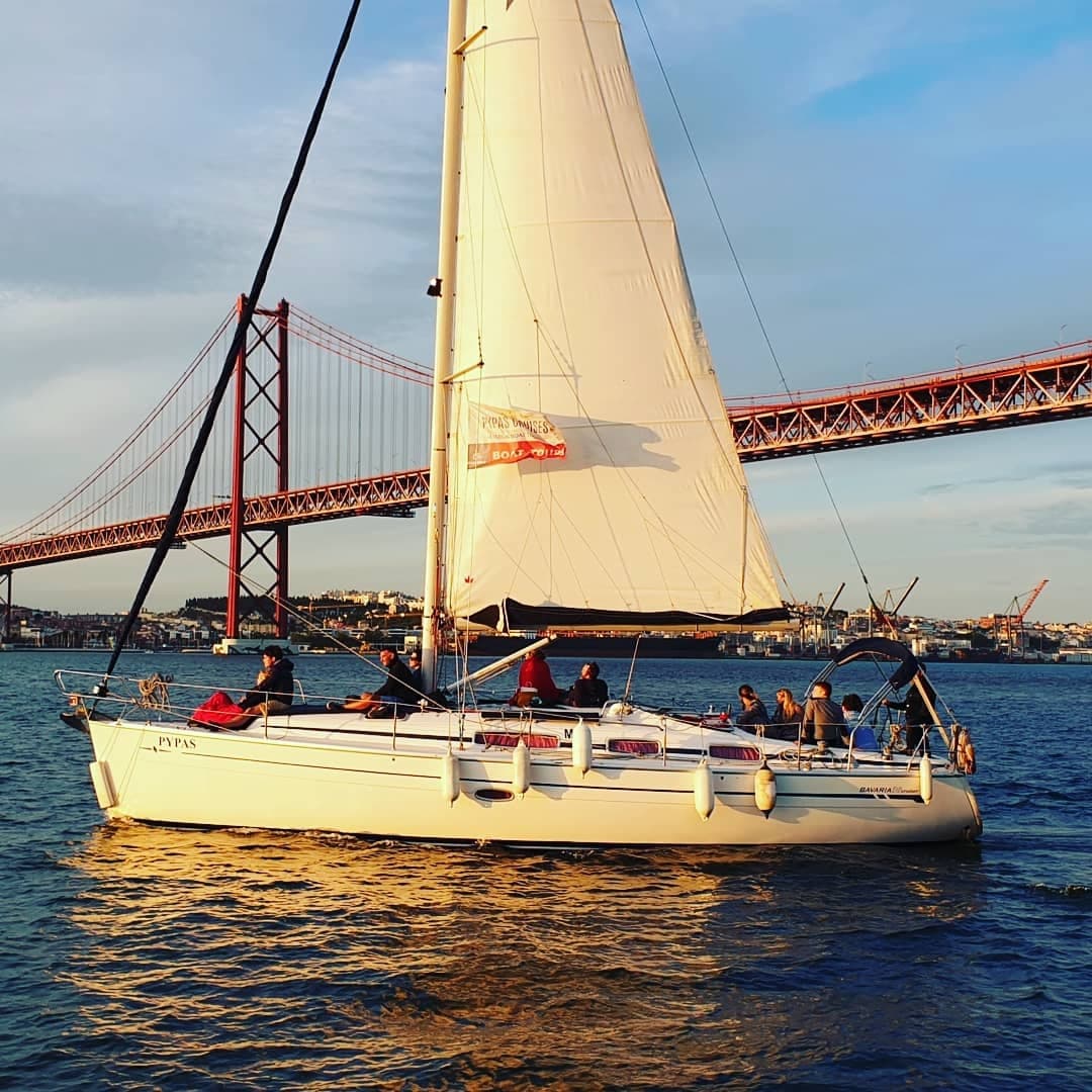 Sailboat Ride in Tejo River with private transfer