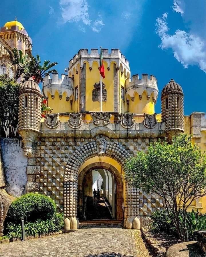 Lisbon: Sintra, Pena Palace, Quinta da Regaleira and Cabo da Roca Tour