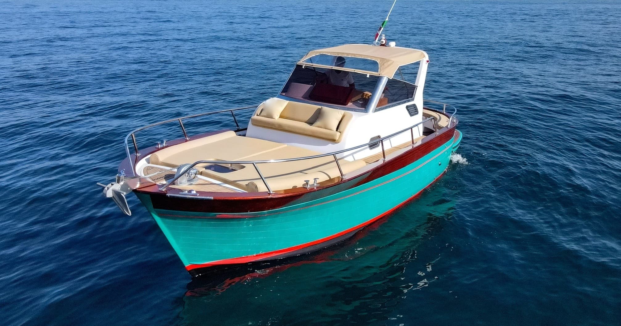 Gozzo Jeranto 750 Classic - Tour privato in barca a Capri con skipper