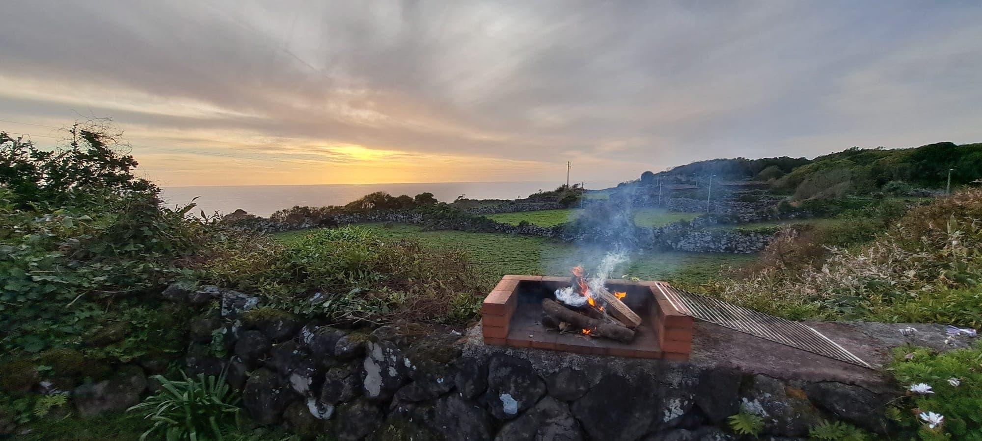 Sunset View BBQ picnic like a local