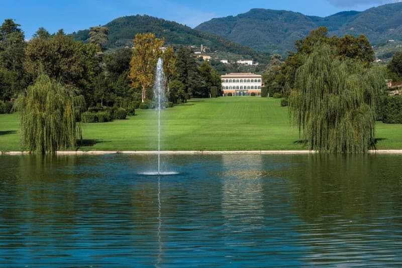 Self-guided bike tour to Villa Reale
