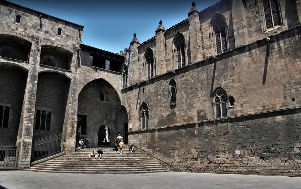 Barcelona ghosts and legends tour