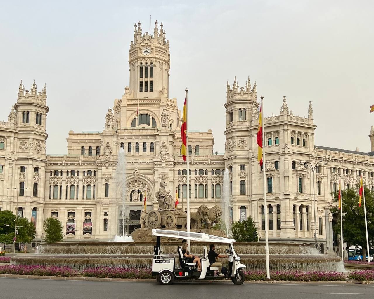 Madrid en 1 Hora: Tour Exprés en Tuk Tuk por los Iconos de la Ciudad