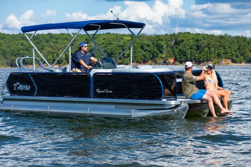 22' Aloha Tritoon Boat