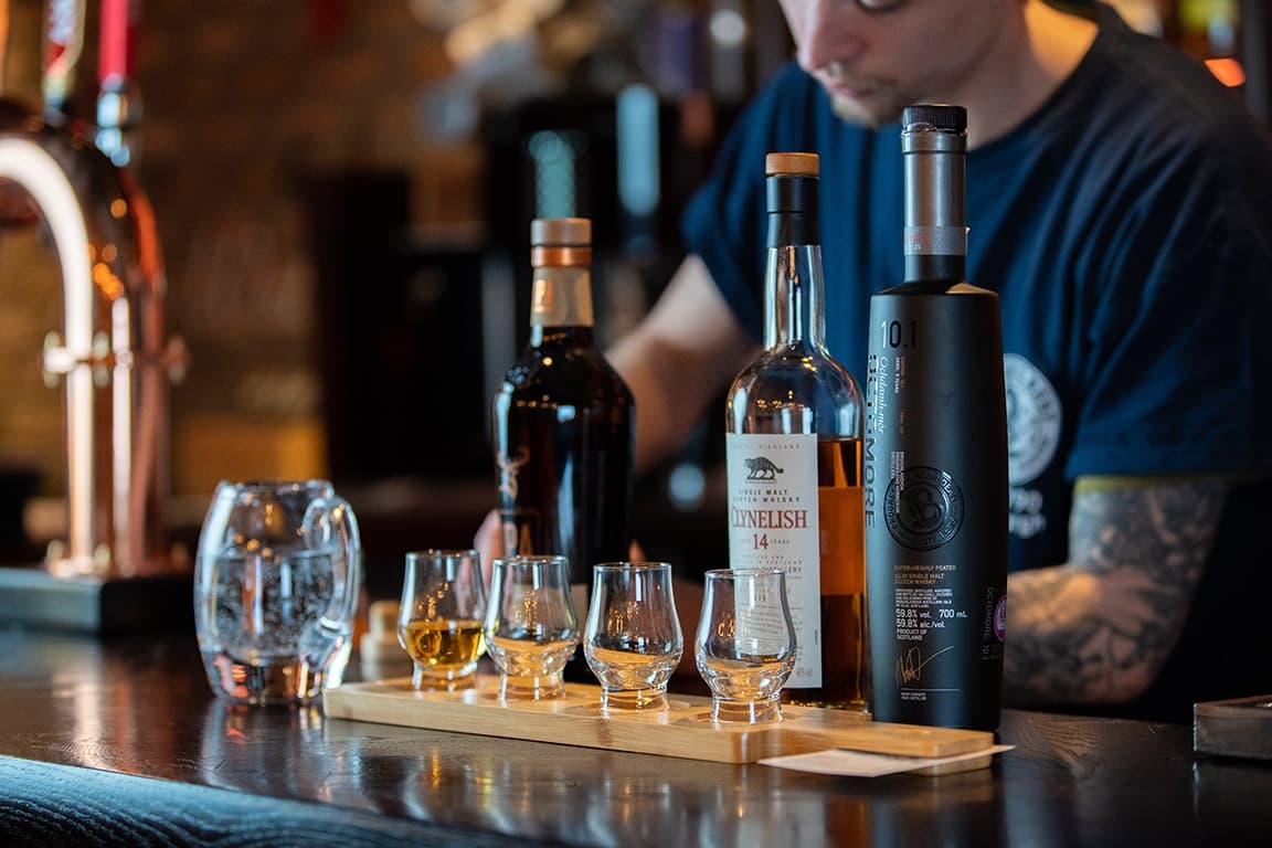 3h Private tour : Food tour in Old Town and Whisky tasting (3 whisky)  | English or French