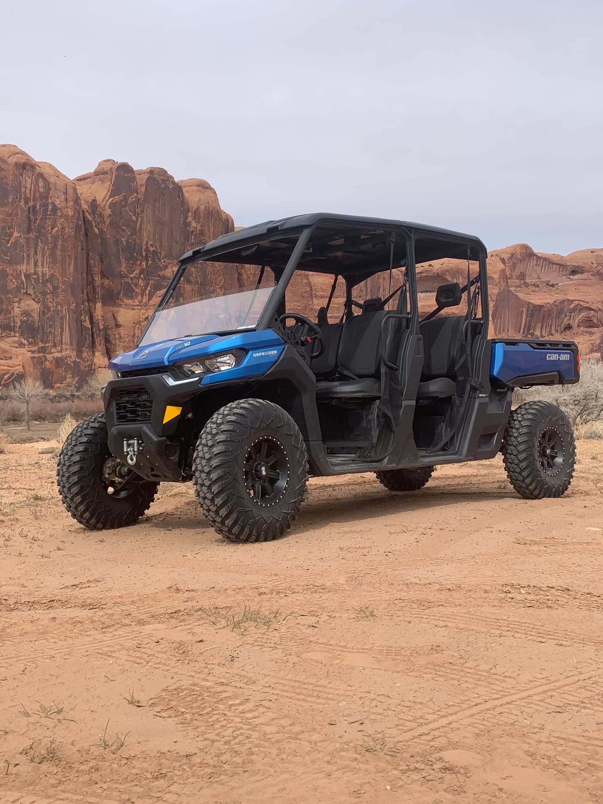 DEFENDER MAX XT (6 Seat)