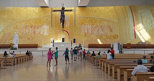 From Porto: Private Tour to Fatima, Nazare and Obidos with Drop off in Lisbon