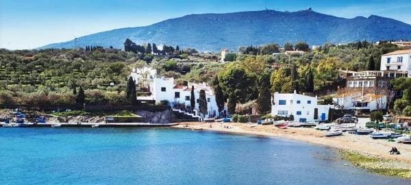 Dali Museum, Figueres and Cadaqués Small Group Tour with Hotel pick-up