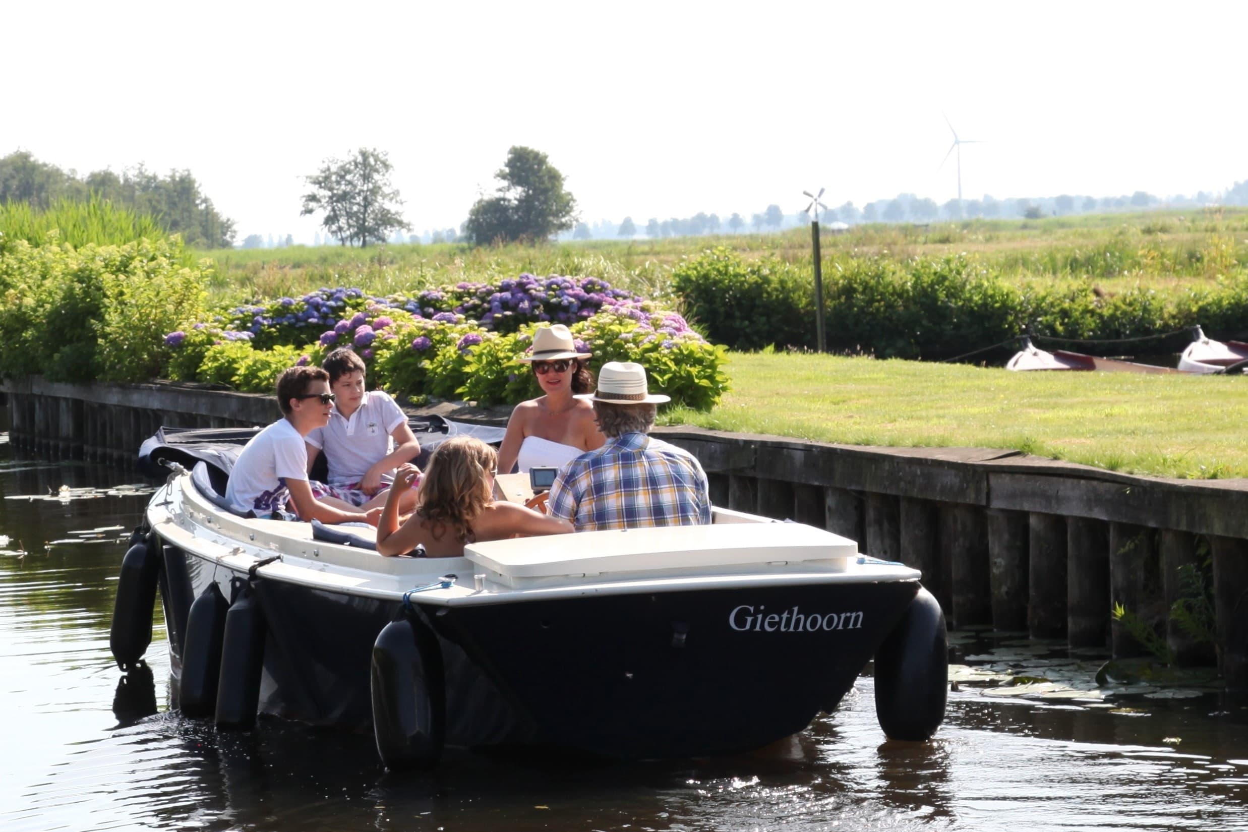 Private Canal Cruise Giethoorn