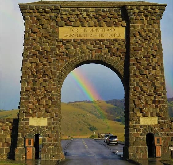 2-day Upper & Lower Loop Yellowstone Tour