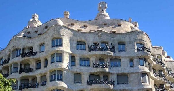 Barcelona Highlights Private Tour in a chauffeured Mercedes-Benz