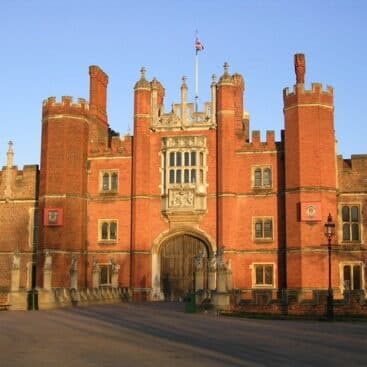 Discover the Dark History of the Tudors • with Expert Guide • Experienced Chauffeur