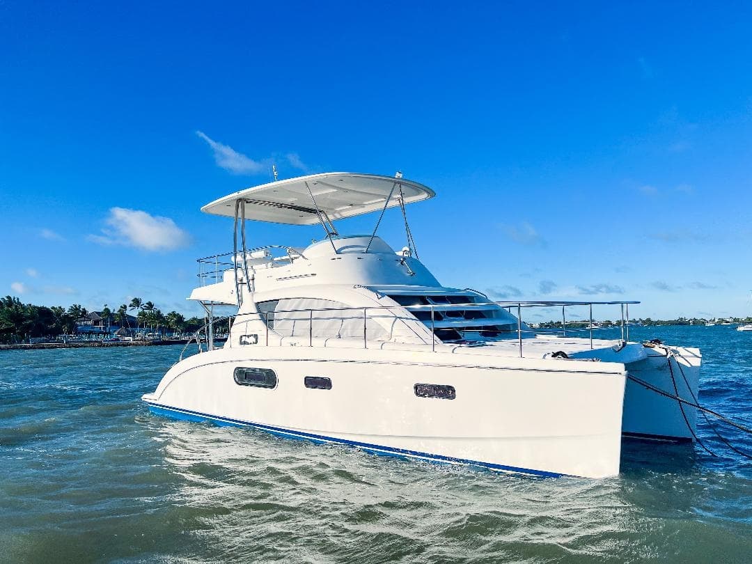 Luxury Yacht 4 Hour Day Trip