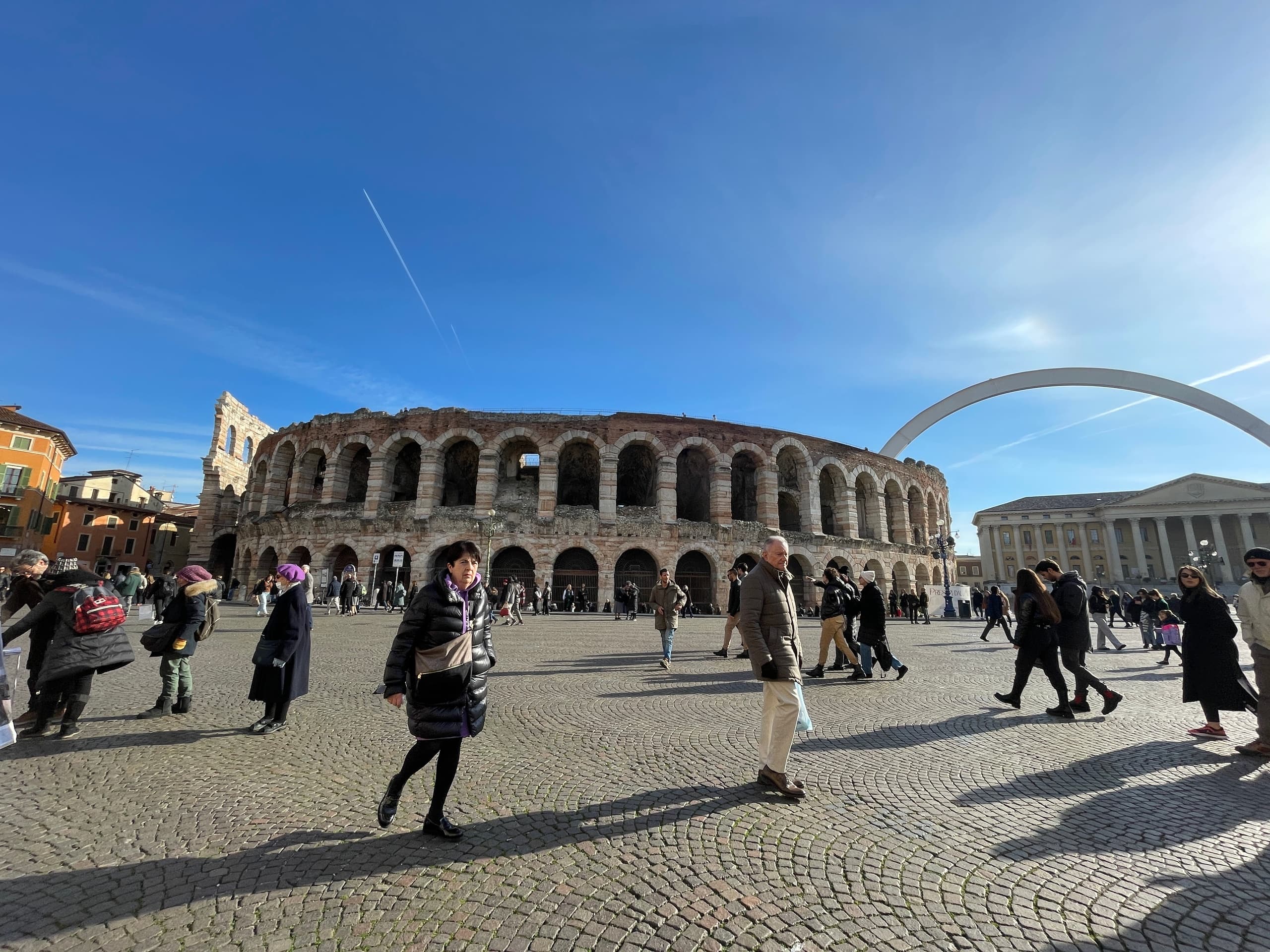 Verona: Food Tasting and Walking Tour with Cable Car