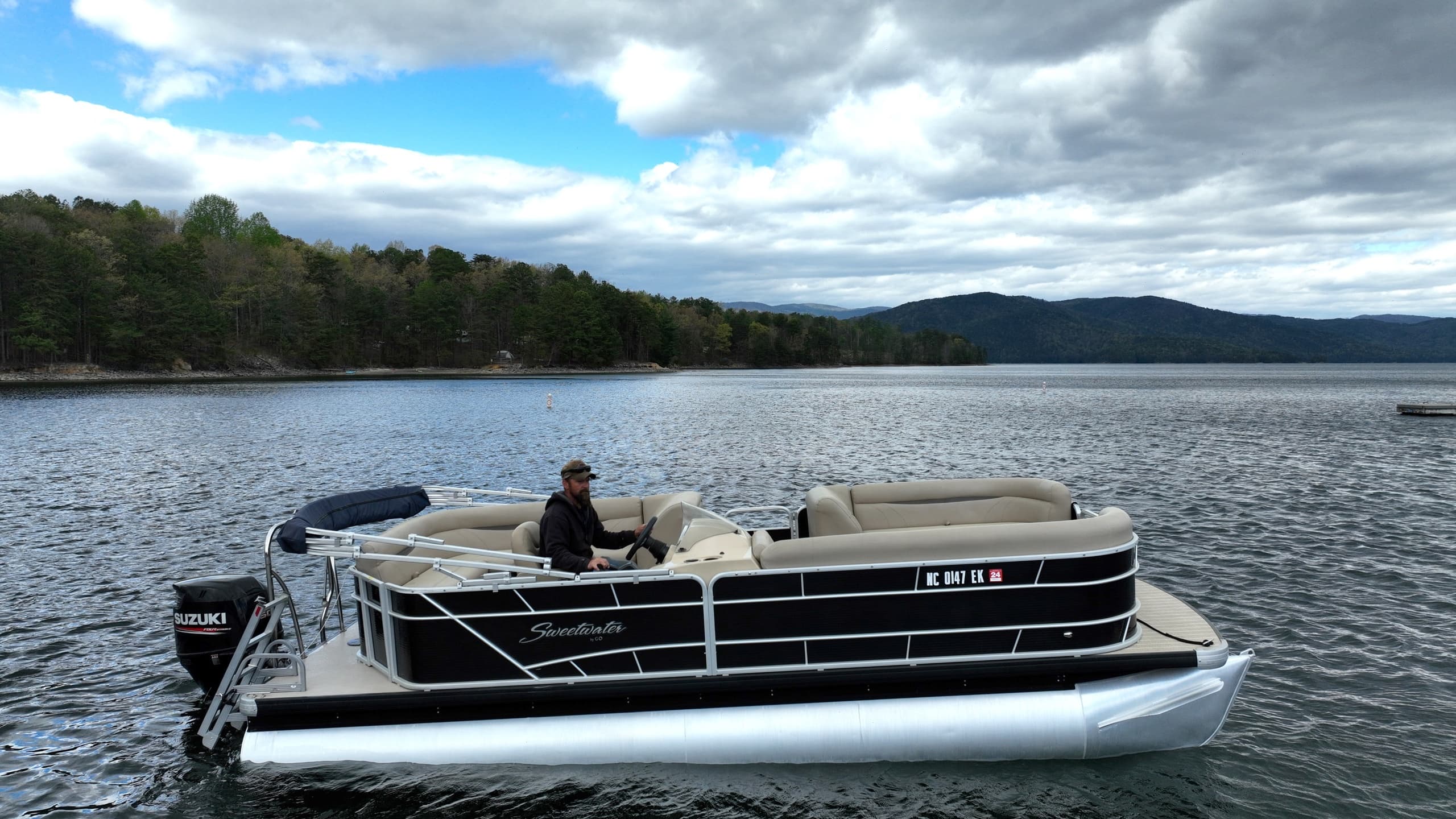 Godfrey Sweetwater Tritoon w/a double-top(#6) 10pass/150hp max weight 1581 lbs