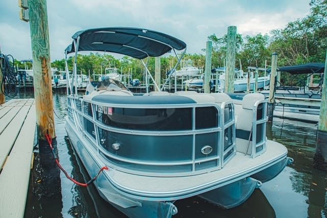 22' Cruising Pontoon Boat - Southbay