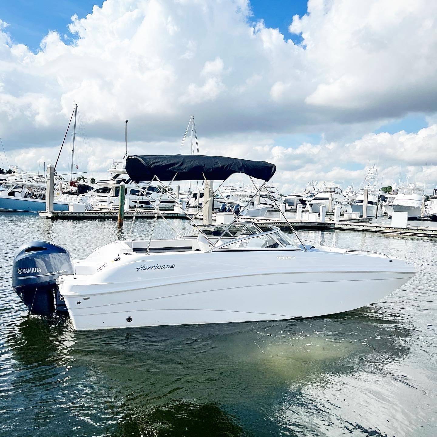 22' White Pearl • Sundeck