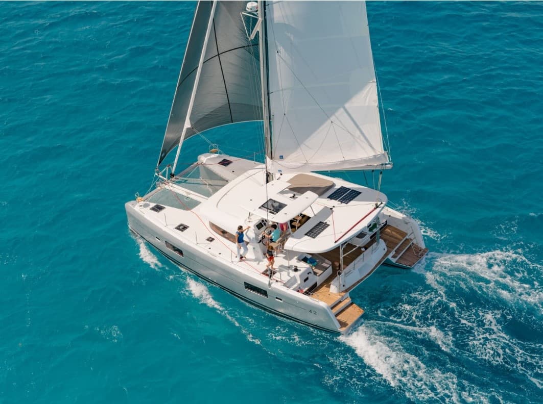 VIP Catamaran - Private Tour in Lisbon