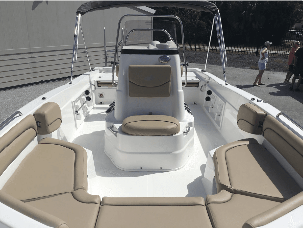 21' NauticStar Hybrid Deck Boat