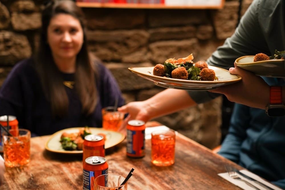 Eating Edinburgh: Old Town Food & Drinks Tour - Private