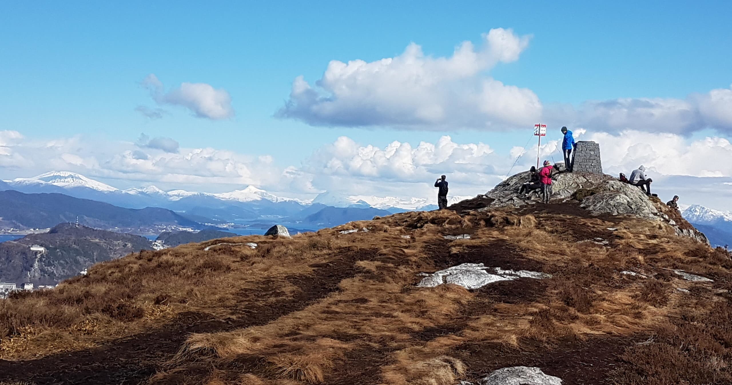 Kayak Ålesund's Fjords and Hike Sugar Summit