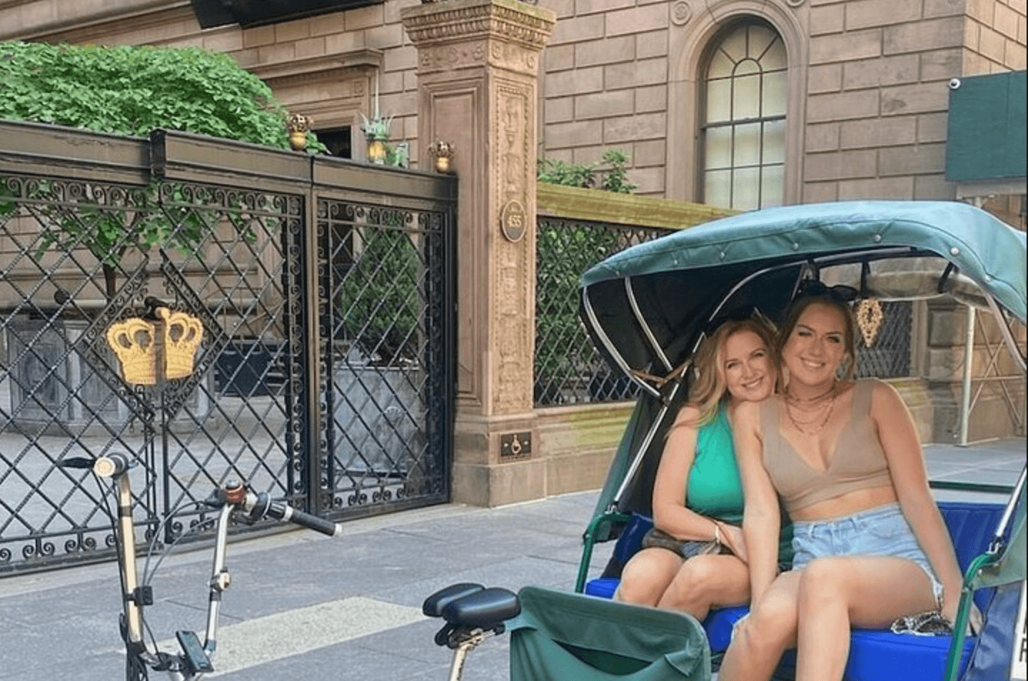 1 Hour Gossip Girl Pedicab Tour