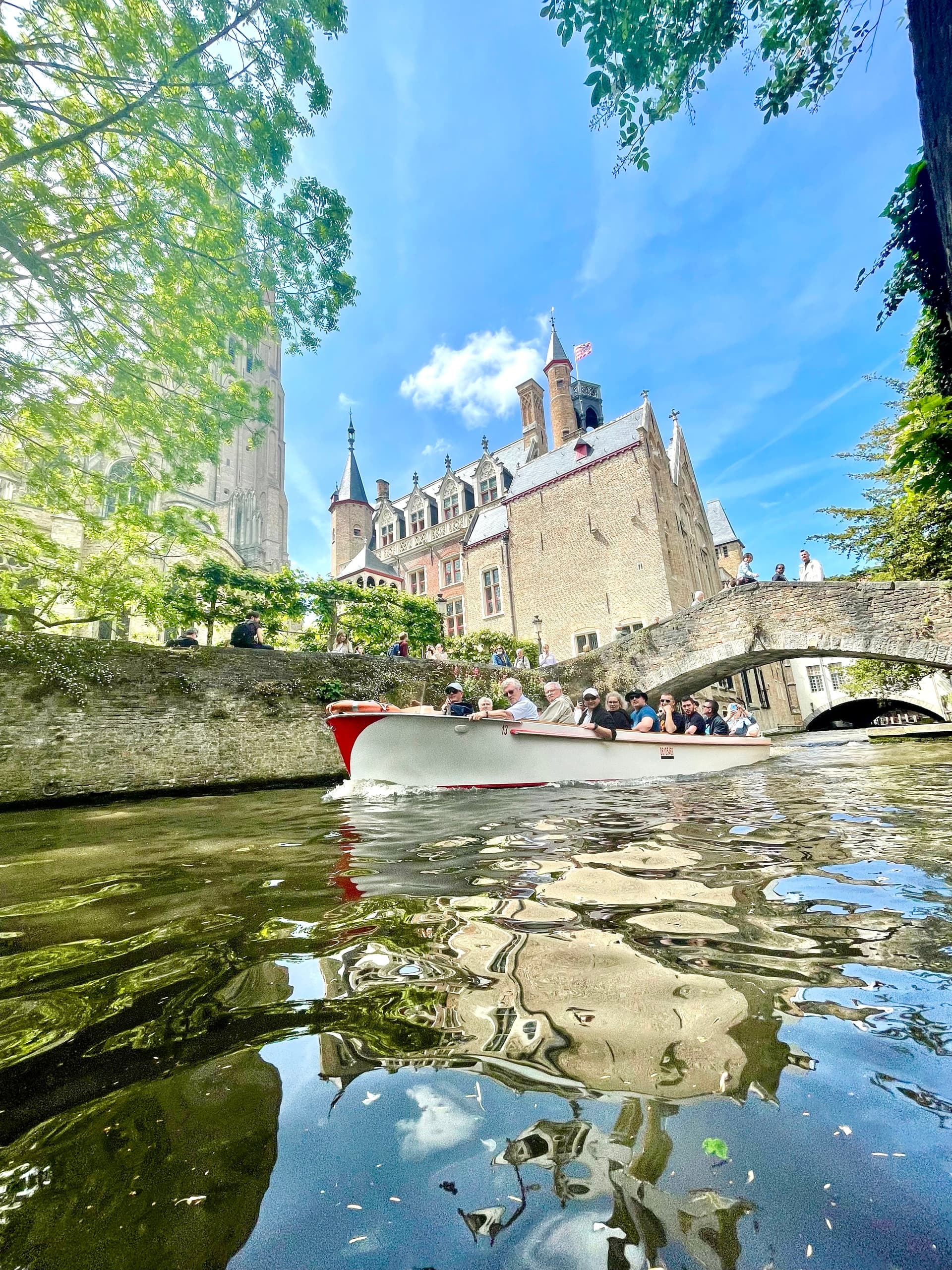 Paseo en Barco por Brujas