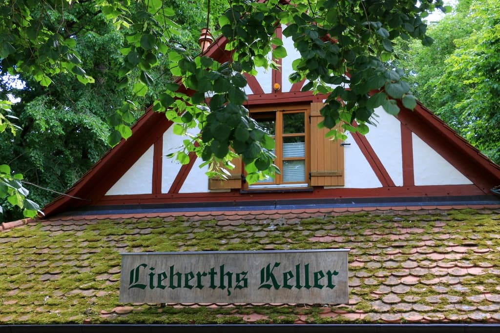 Bierkeller Extravaganza Beer Hike Food Experience - Private Tour