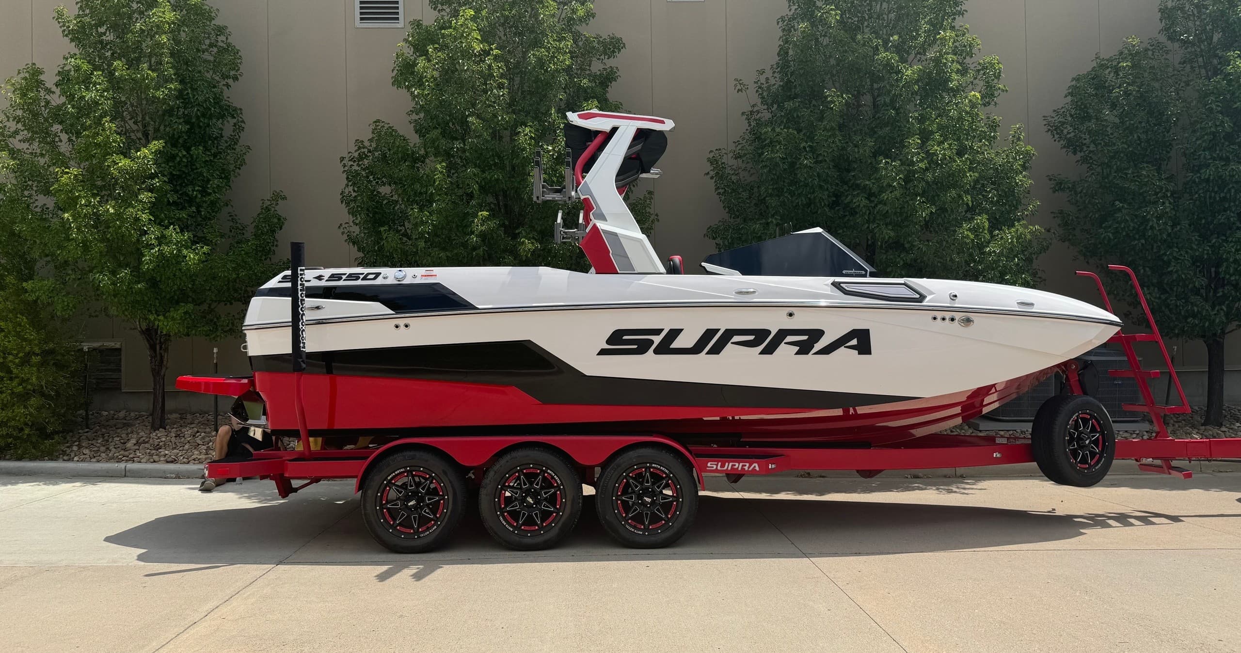 Surf Wake Boat • Supra SL 550 (RED/WHT)
