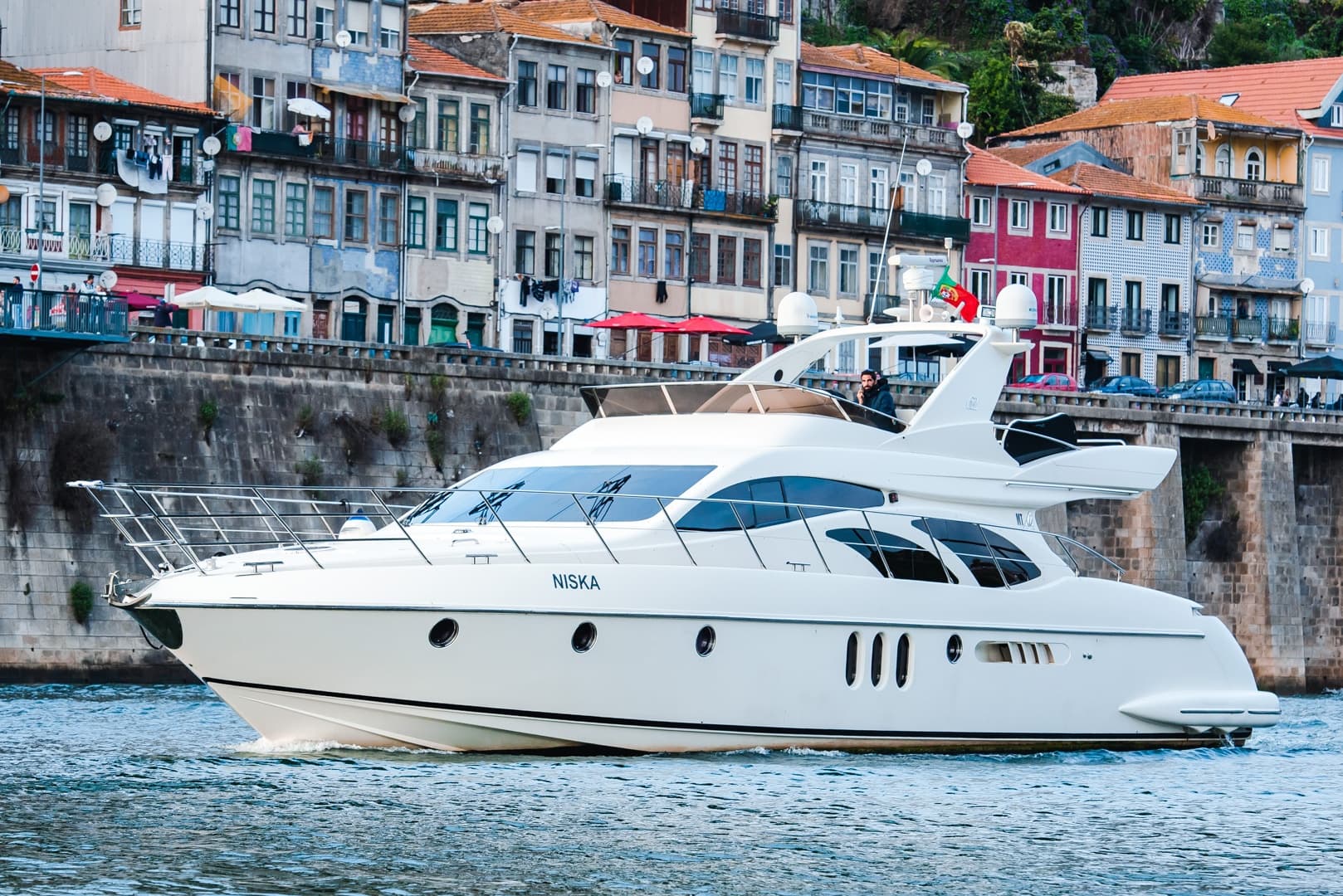 Passeio Privado em Iate - Porto e Douro - 2 Horas AZIMUT 62