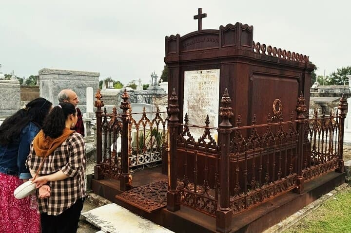 New Orleans Cemetery Experience: Secrets, Death & Exploration
