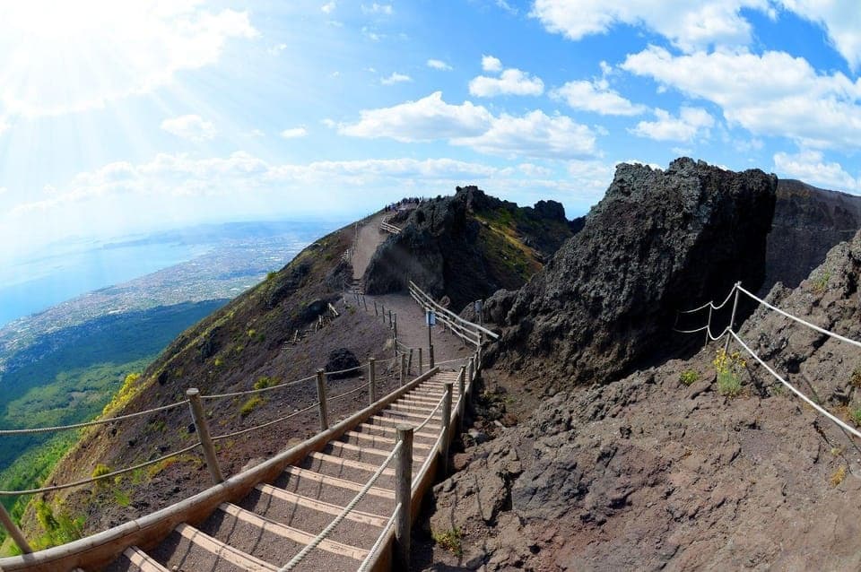 VESUVIUS SKIP THE LINE