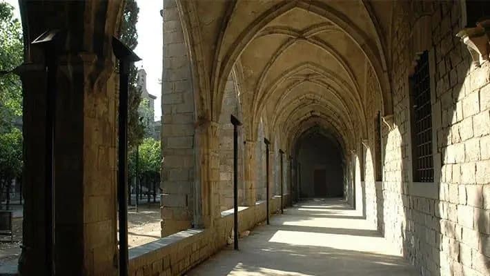 Tour of Mysterious and illicit Barcelona