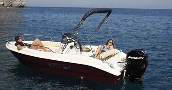 Bateau à moteur 5 places