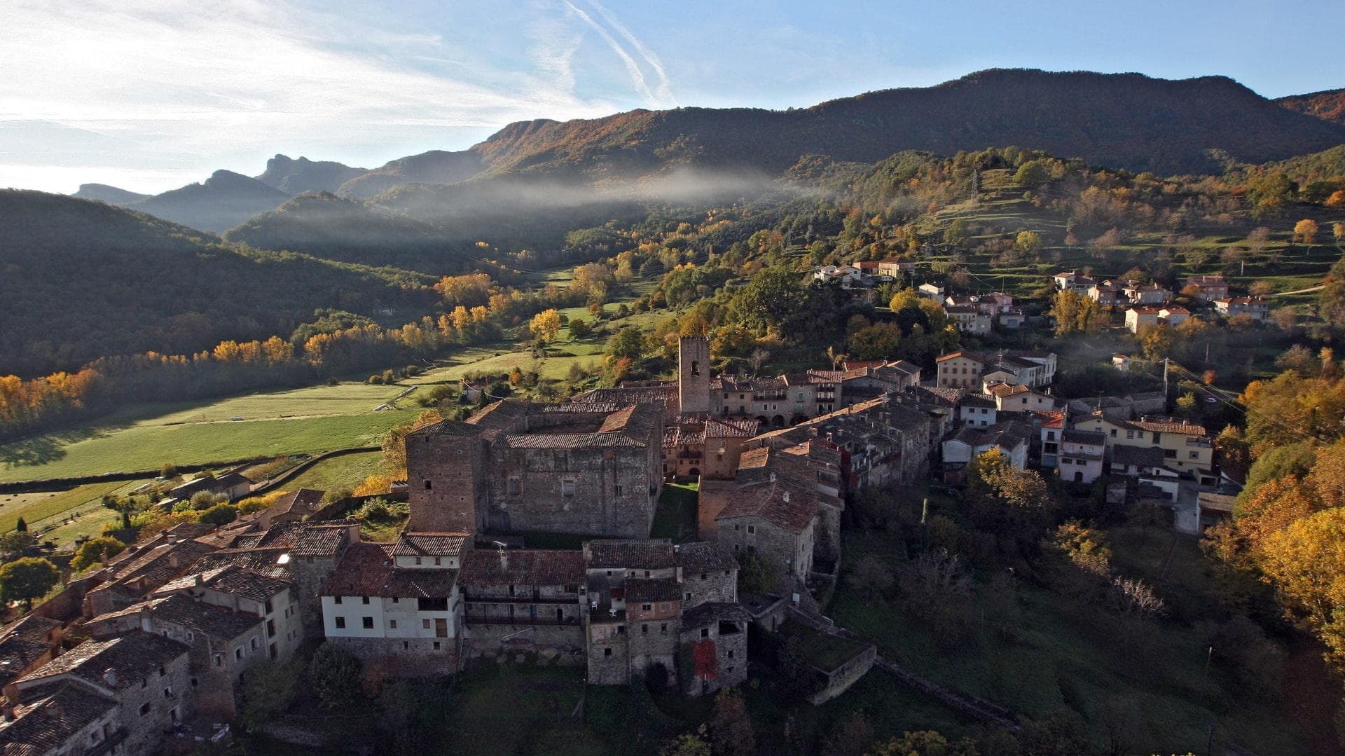 Besalú and Medieval Towns Small Group Tour from Barcelona with Hotel Pick-Up (FD)