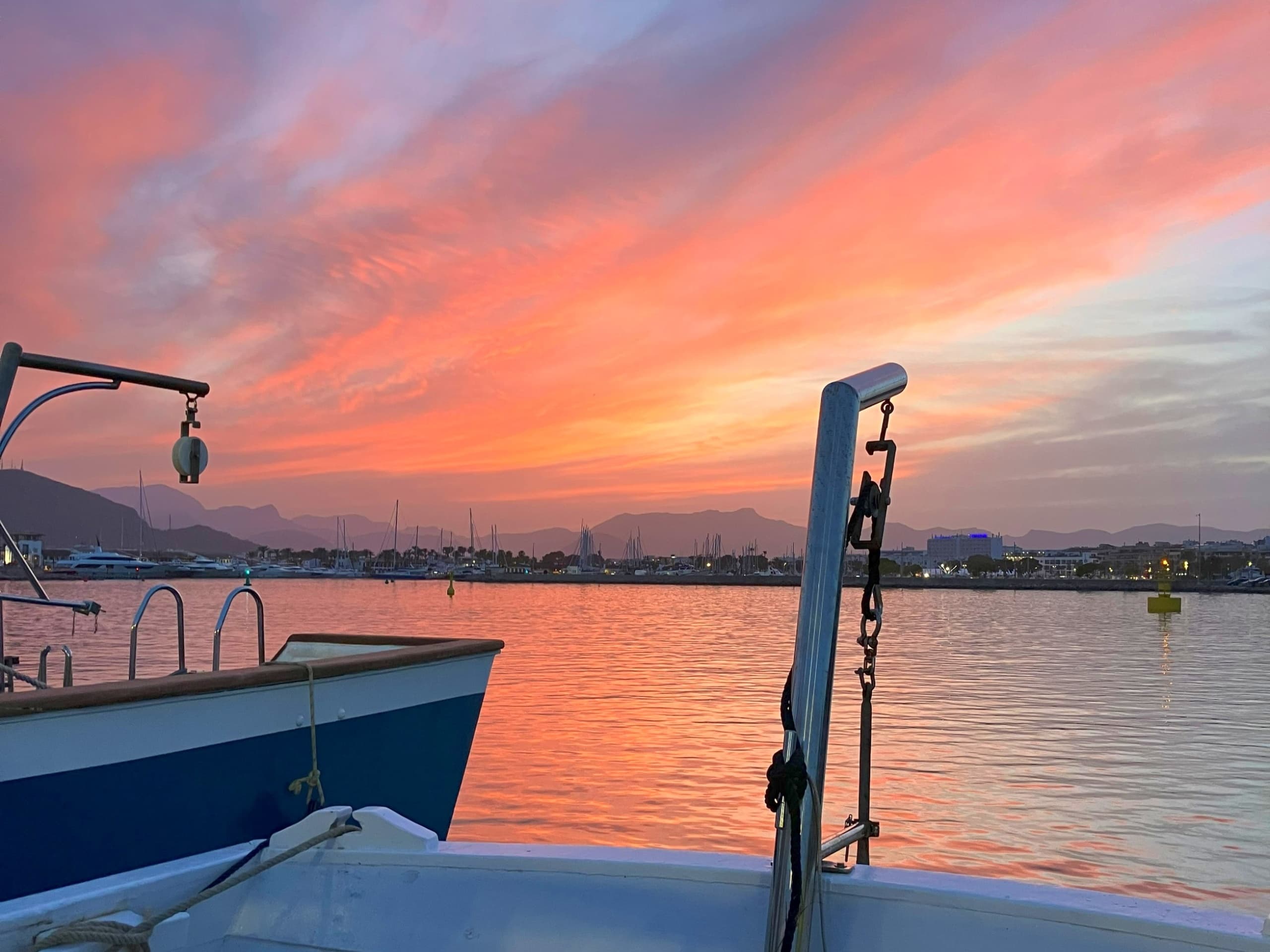 Paseo en barco al Atardecer