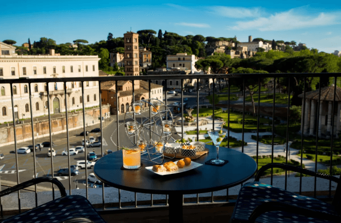 Aperitif tour in roman terraces