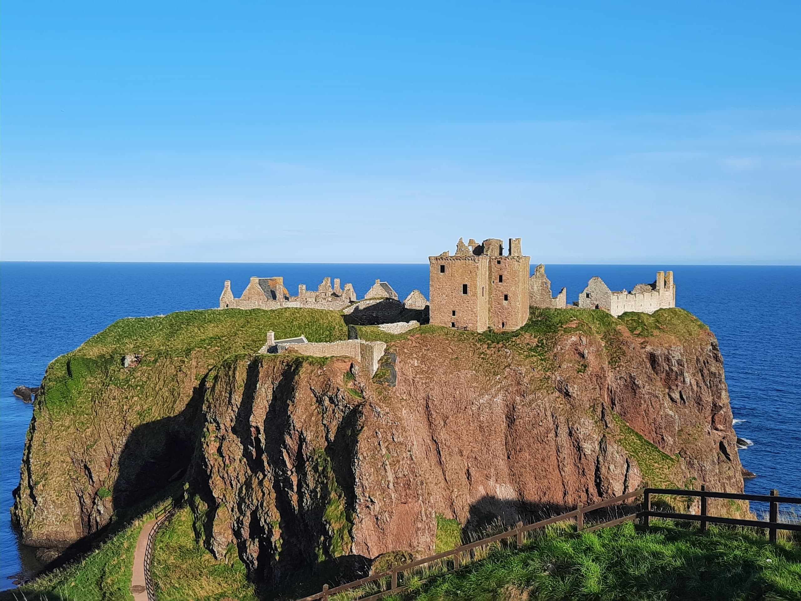 Day Tour from Aberdeen: Dunnottar Castle and Royal Deeside