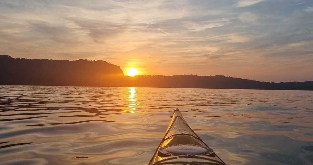 Sea Kayak Setting Sun Tour & Wild Food Experience