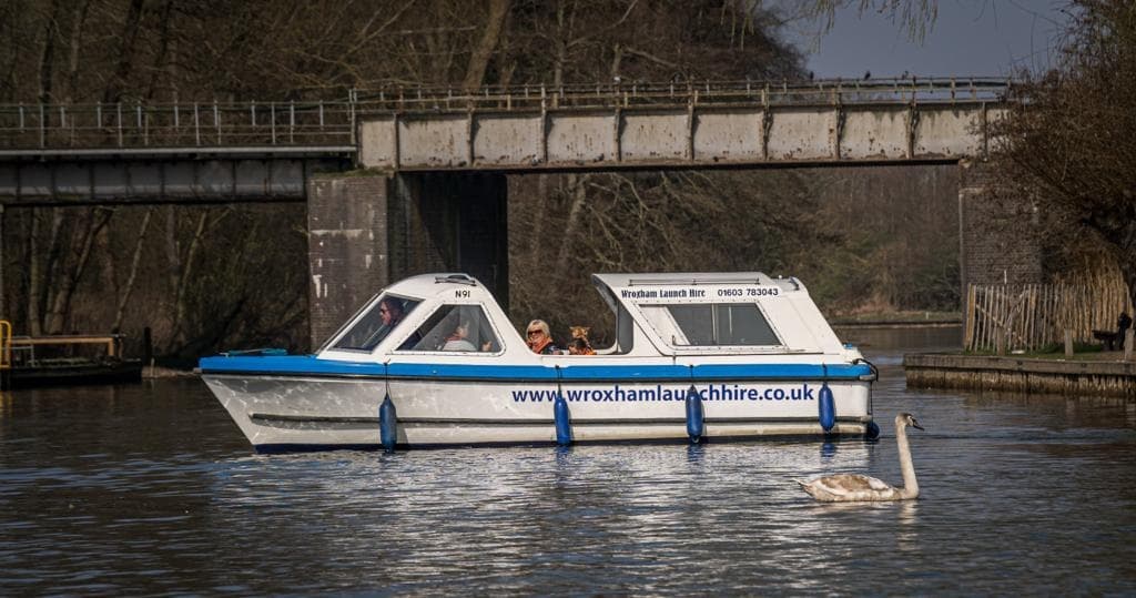 9 Seater Picnic Boat - Hire By The Hour