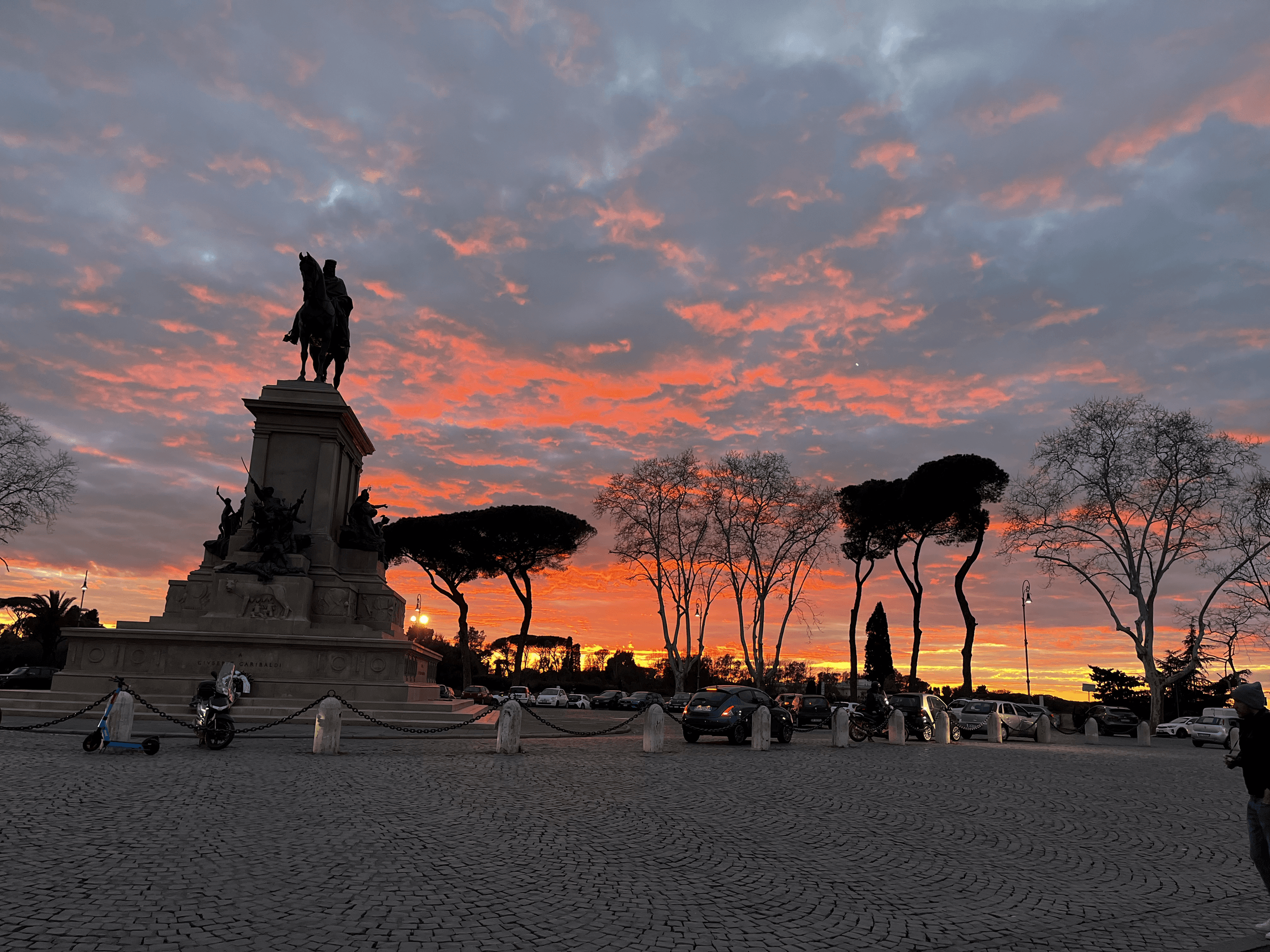 VIP Tour: Timeless Trastevere with Aperitivo Finale