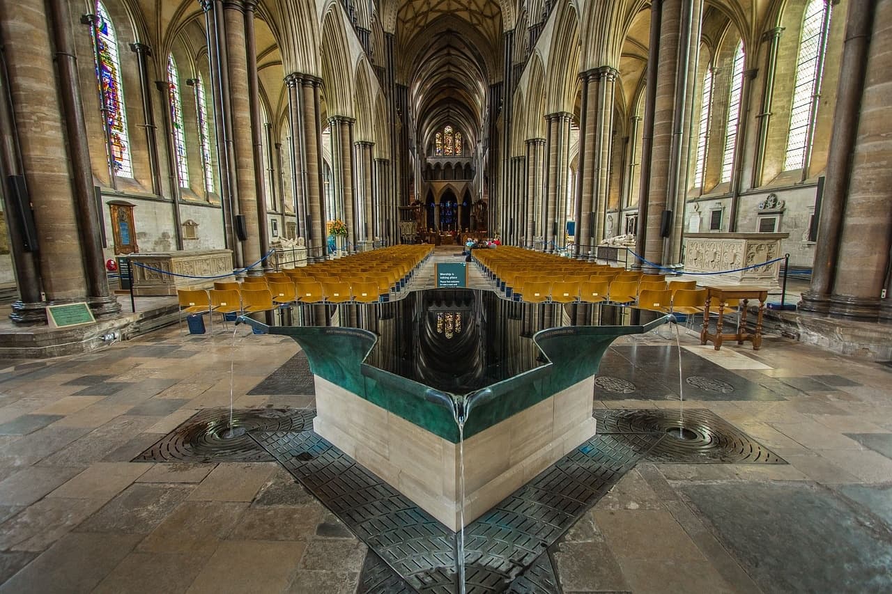 WILTSHIRE’S TIMELESS TREASURES: SALISBURY & STONEHENGE TOUR