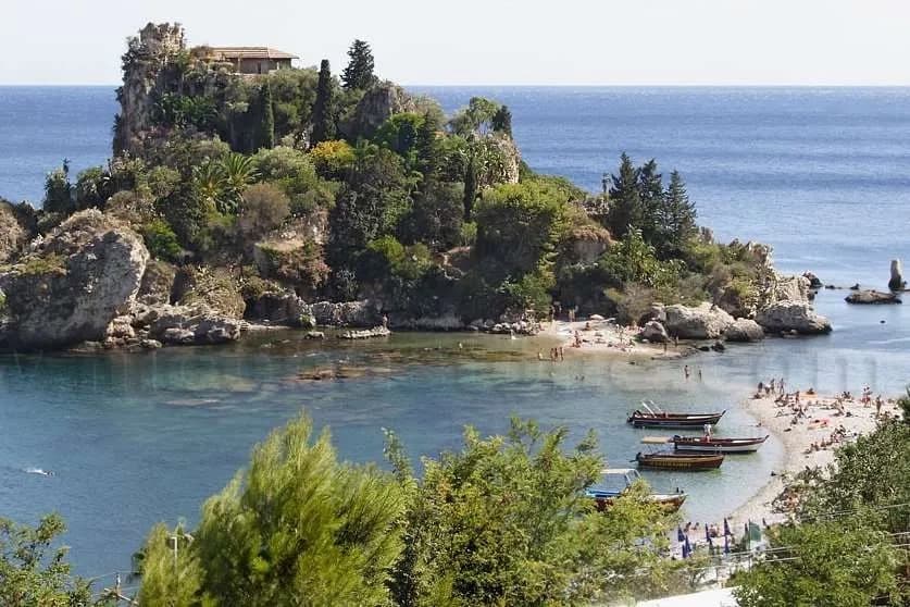 Day tour: Taormina boat tour to Isola bella Sicily